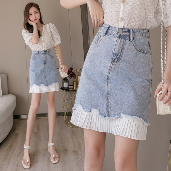 Modern női farmerszoknya hajtogatott résszel és magas derékkal