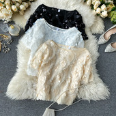 Μοντέρνο κοντό μπλουζάκι με ωοειδές ντεκολτέ και πούλιες