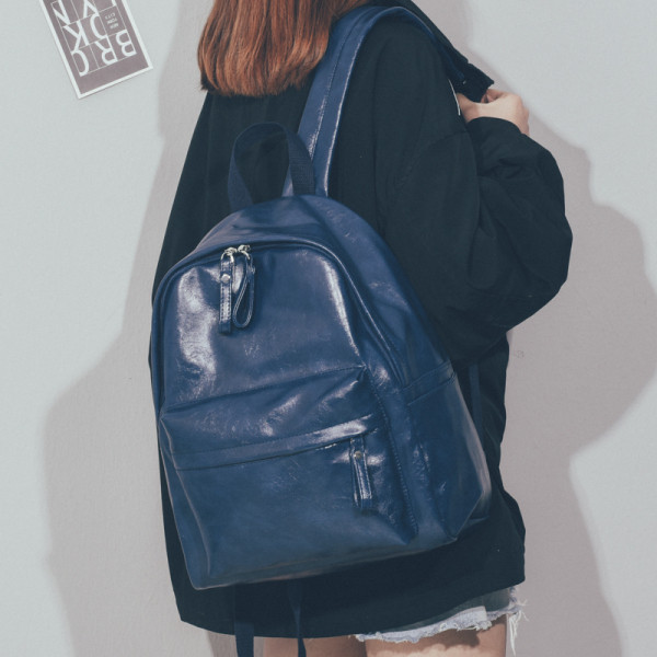 Lezser női hátizsák, tiszta ökobőr modell elülső zsebbel