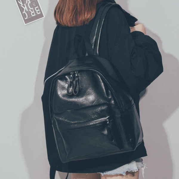 Lezser női hátizsák, tiszta ökobőr modell elülső zsebbel