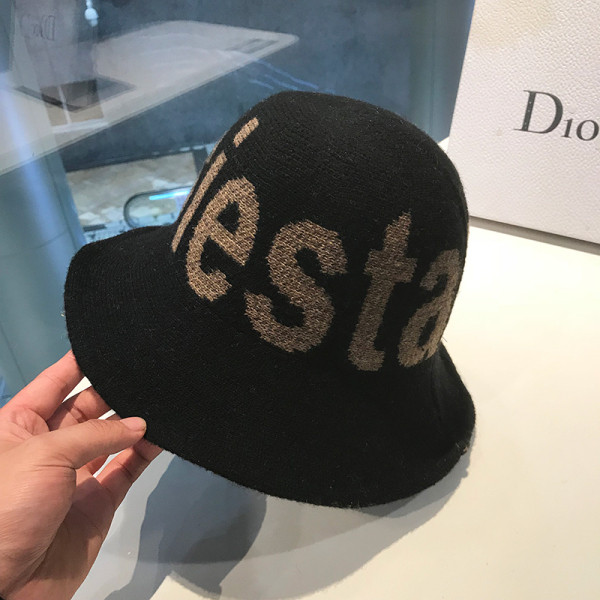 Μάλλινο πλεκτό  γυναικείο καπέλο με γράμματα "FIESTA"