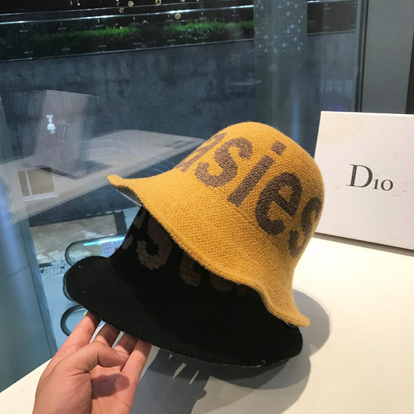 Μάλλινο πλεκτό  γυναικείο καπέλο με γράμματα "FIESTA"