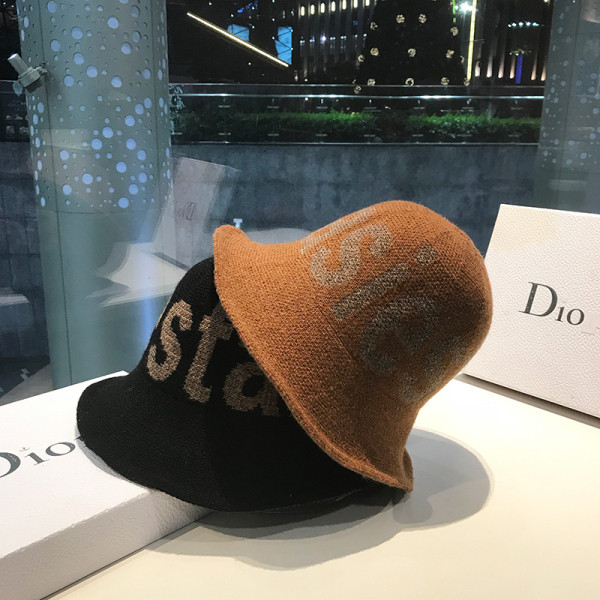 Μάλλινο πλεκτό  γυναικείο καπέλο με γράμματα "FIESTA"