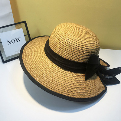 Női szalmakalap csipkeszalaggal