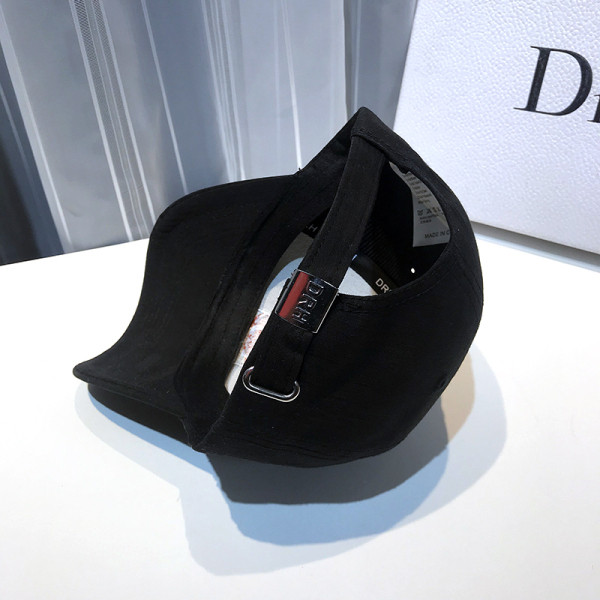 Καθημερινό γυναικείο καπέλο  με κορδόνι και κέντημα  με την επιγραφή `IT IS TASTY`