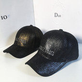 Modern női sapka napellenzővel, fényes részecskékkel és hímzett `AMAZING` felirattal