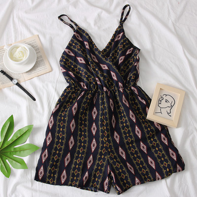 Modern női overall V-nyakkal és vékony pántokkal