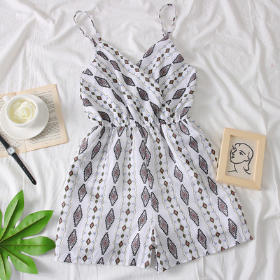 Modern női overall V-nyakkal és vékony pántokkal