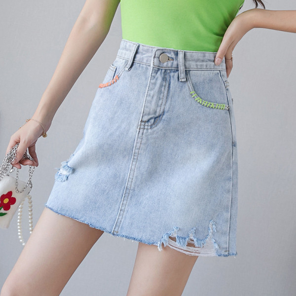 Kõrge vöökoha ja rebenenud motiividega vabaaja naiste teksaseelik