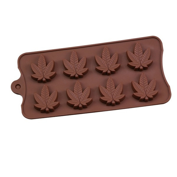 Ruda silikoninė forma, tinkanti aštuoniems pyragams, sausainiams ar saldainiams