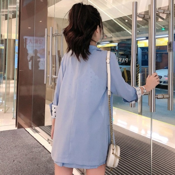 Új modell női öltöny három részből - kabát, rövidnadrág és felső