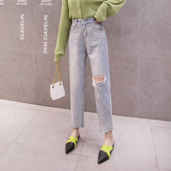 Široke ženske traperice sa visokim strukom i motivom poderanog koljena