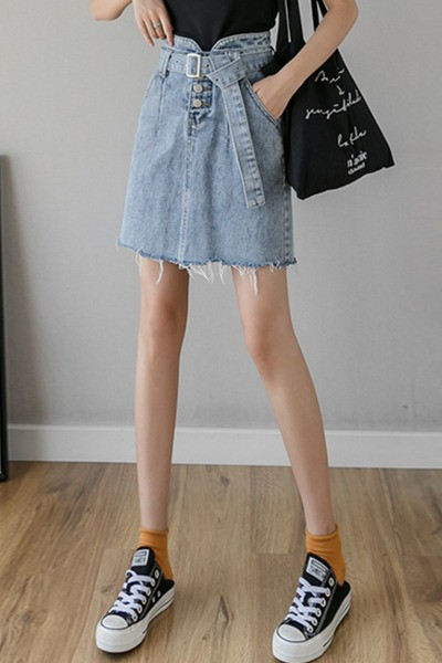 Új modell rövid farmerszoknya magas derékkal és övvel