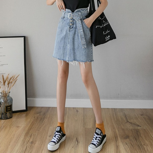 Új modell rövid farmerszoknya magas derékkal és övvel