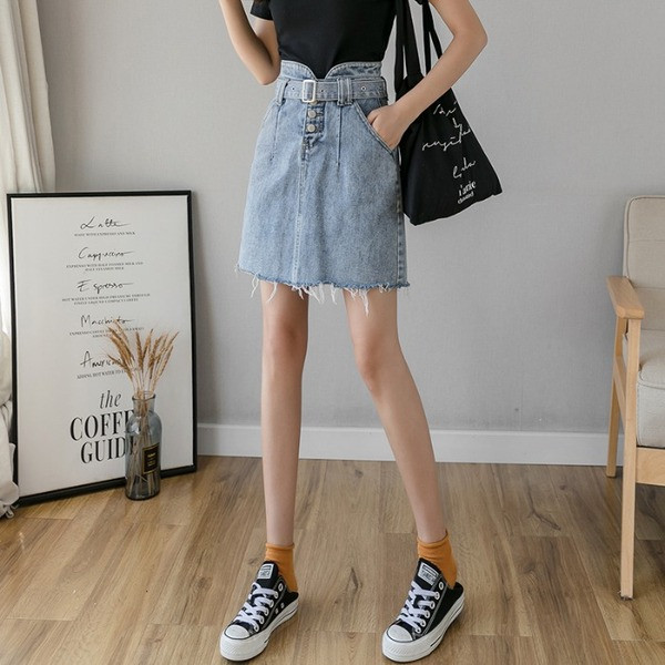 Új modell rövid farmerszoknya magas derékkal és övvel