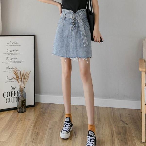 Új modell rövid farmerszoknya magas derékkal és övvel