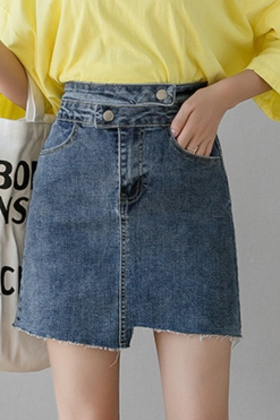 Rövid aszimmetrikus szoknya magas farmer derékkal