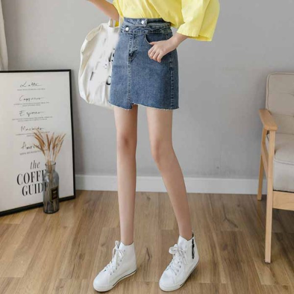 Rövid aszimmetrikus szoknya magas farmer derékkal