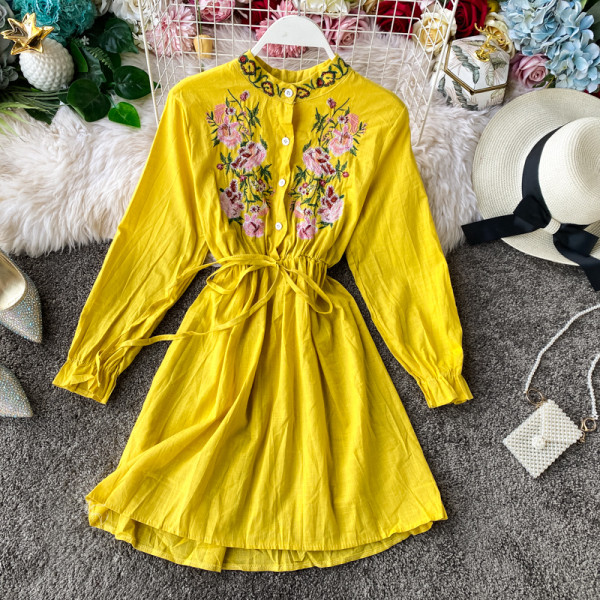 Bohém stílusú, hosszú ujjú női ruha hímzéssel