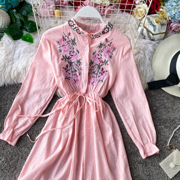 Bohém stílusú, hosszú ujjú női ruha hímzéssel