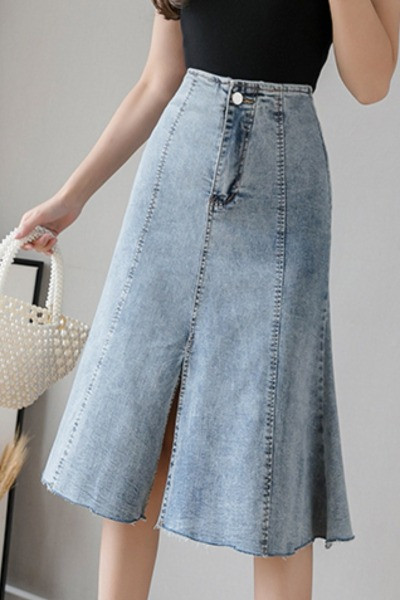 Farmerszoknya szabású modell hasítékkal, magas derékkal