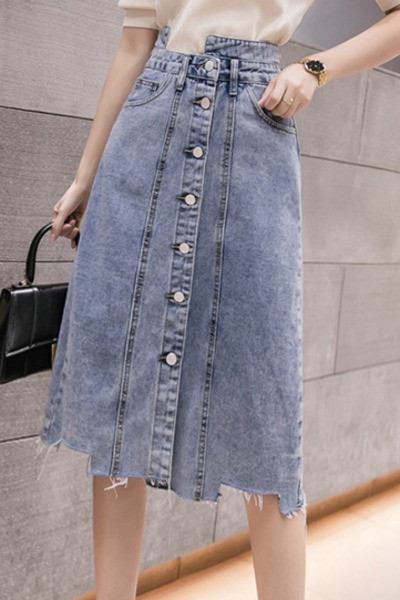 Farmer szoknya gombokkal és magas derékkal - közepes hosszúságú