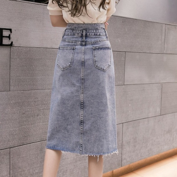 Farmer szoknya gombokkal és magas derékkal - közepes hosszúságú