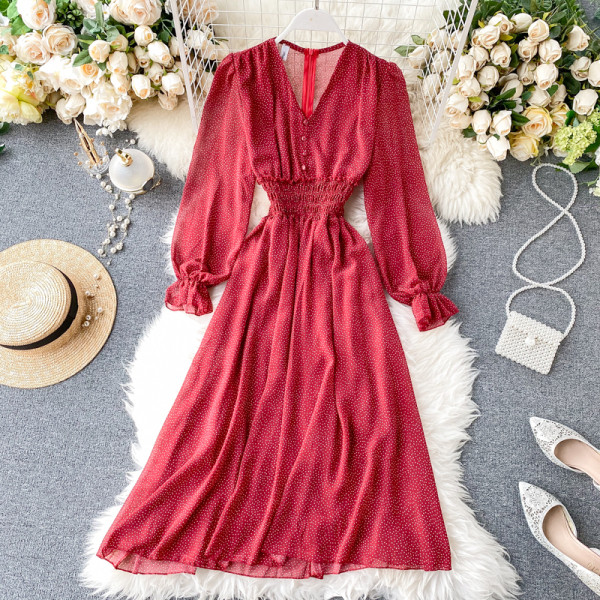 Sifon női ruha kivágott modell hosszú ujjal, pontozott mintával