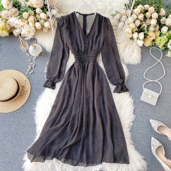 Sifon női ruha kivágott modell hosszú ujjal, pontozott mintával