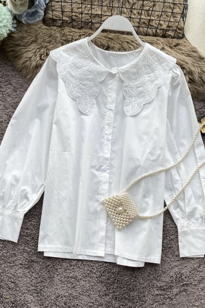 Fehér női ing hímzett gallérral - széles modell