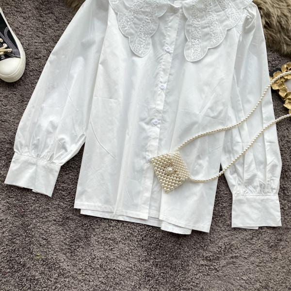 Fehér női ing hímzett gallérral - széles modell