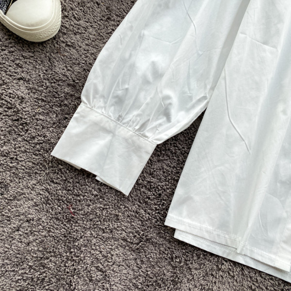 Fehér női ing hímzett gallérral - széles modell