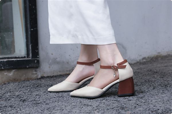 Нов модел пролетно-летни сандали от еко кожа с нисък дебел ток