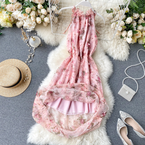 Model duge haljine ženskog kroja s ovalnim izrezom i cvjetnim uzorkom