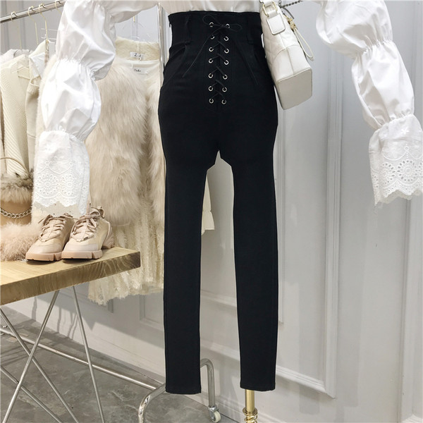 Női fekete nadrág Karcsú modell magas derékkal és keresztkötéssel