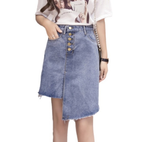 Rövid aszimmetrikus farmerszoknya gombokkal és zsebekkel