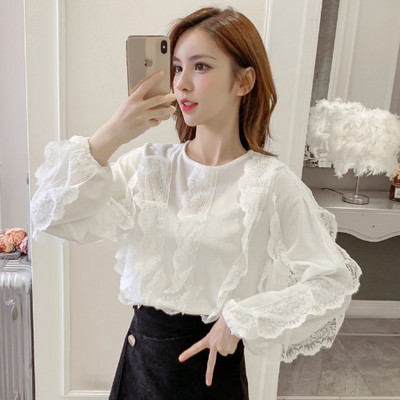 Μοντέρνα βελούδινη μπλούζα με δαντέλα με μακριά μανίκια