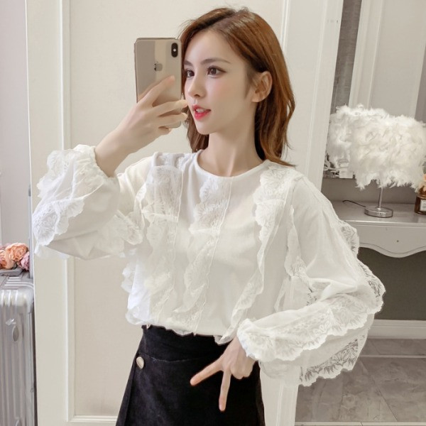 Μοντέρνα βελούδινη  μπλούζα με   δαντέλα με μακριά μανίκια