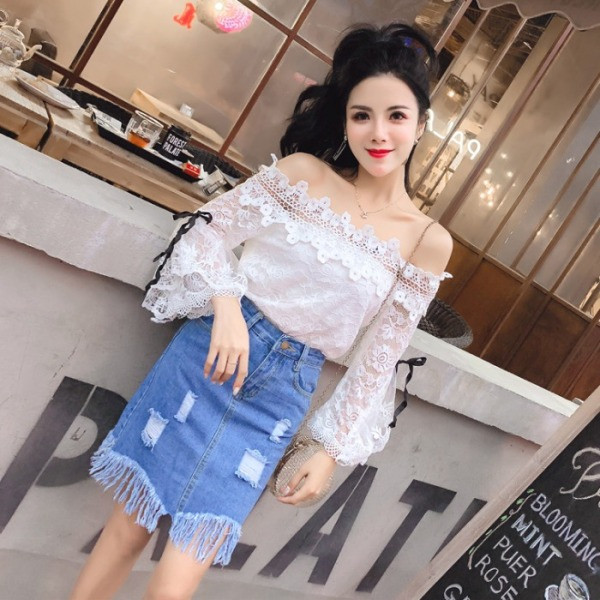 Új modell farmerszoknya szakadt motívumokkal és rojtokkal