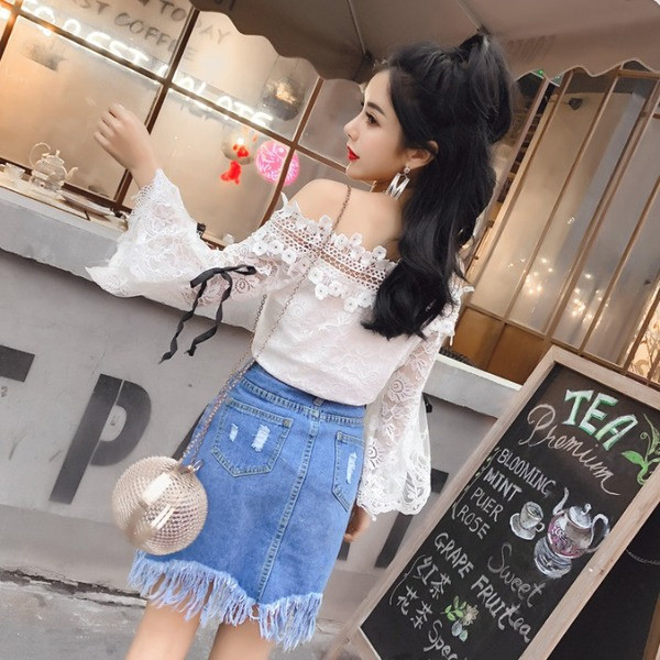 Új modell farmerszoknya szakadt motívumokkal és rojtokkal