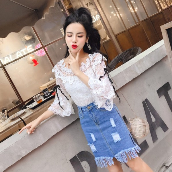 Új modell farmerszoknya szakadt motívumokkal és rojtokkal