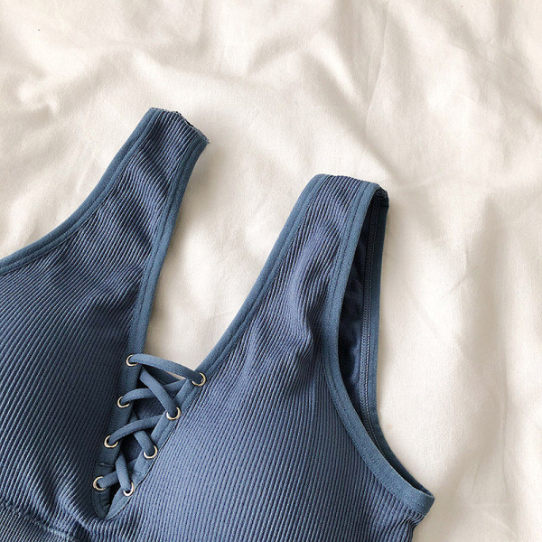 Napi női melltartó széles pántokkal és keresztkötésekkel