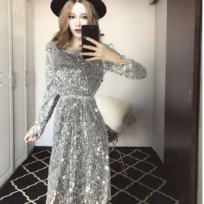 Új modell modern női ruha rugalmas derékkal és flitterrel