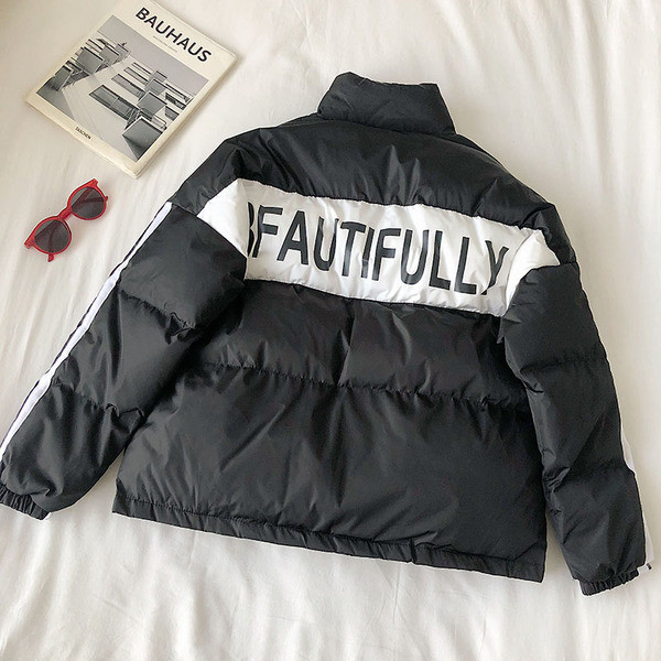 Női alkalmi téli kabát magas gallérral és felirattal