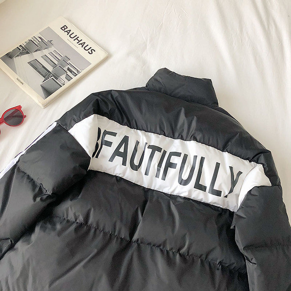 Női alkalmi téli kabát magas gallérral és felirattal