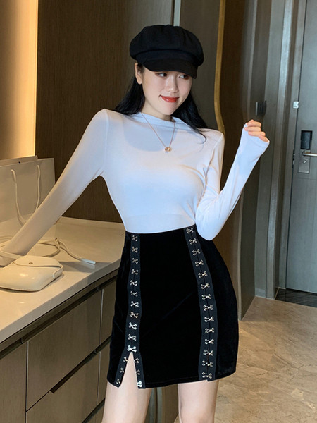 Bársony női szoknya magas derékkal, fém gombokkal