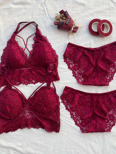 Intim fehérnemű szett csipkével két modellben