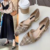 Kockás női szandál hegyes orrral és szögletes sarokkal