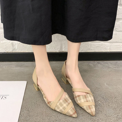 Kockás női szandál hegyes orrral és szögletes sarokkal