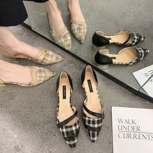 Kockás női szandál hegyes orrral és szögletes sarokkal